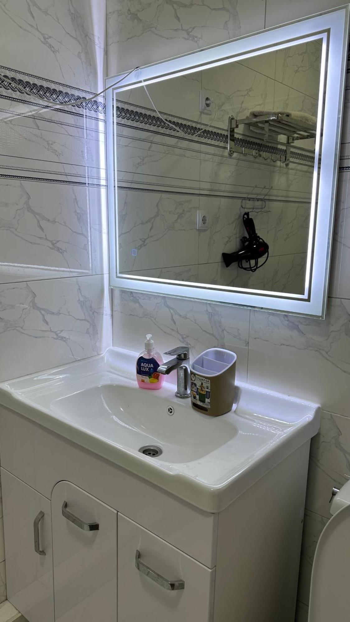 Central Apartment Бишкек Экстерьер фото